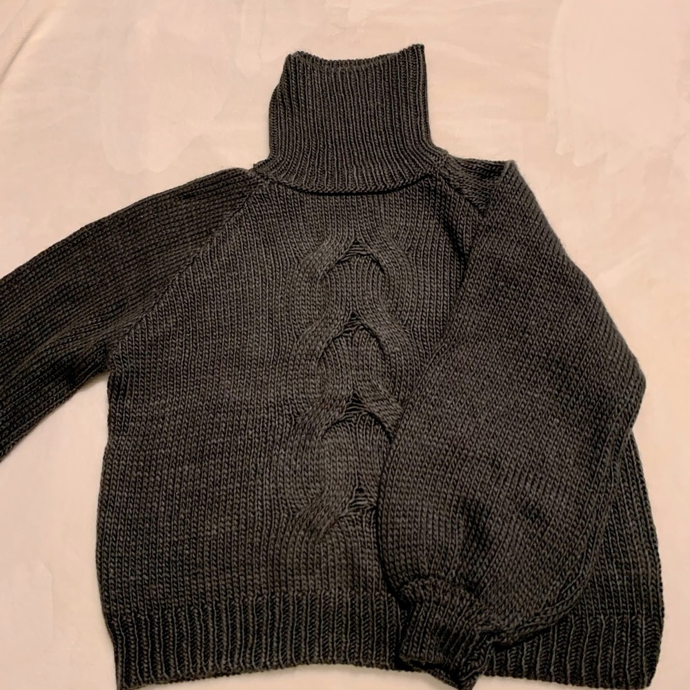 Women’s Medium Turtleneck Sweater Gray-Never Worn